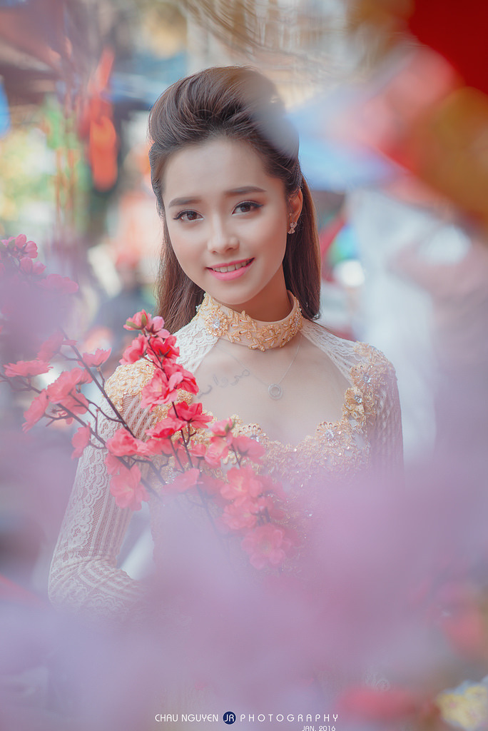 軍人野外吮她的花蒂H